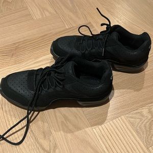 Woman’s/kids capezio hip hop black sneakers